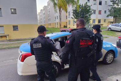 Milicianos são presos por extorsão a comerciantes na Baixada