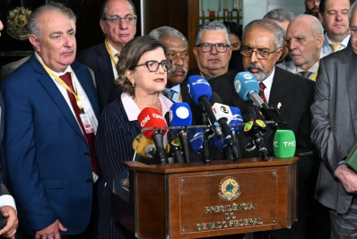PEC da escala 6x1 'não está parada', diz líder do Governo no Senado