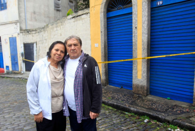 Parede de bar tradicional desaba e família denuncia invasão de terreno