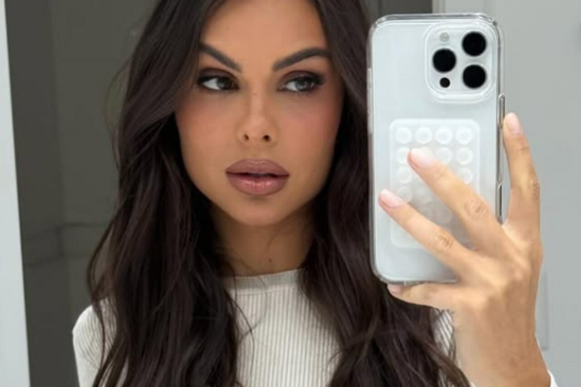 Barrada da Copa, Amanda Kimberlly prepara festa de Helena sem Neymar