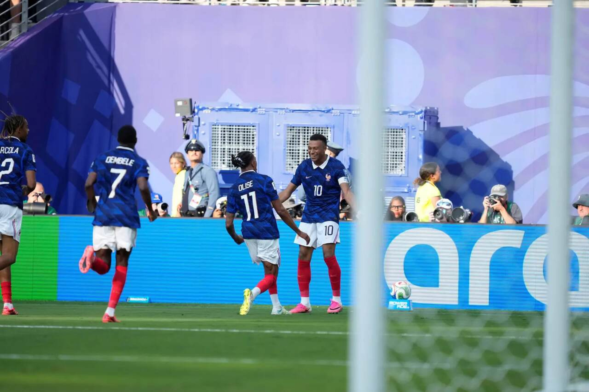 Olise avalia futuro e pode deixar o Bayern ap&oacute;s a Copa do Mundo