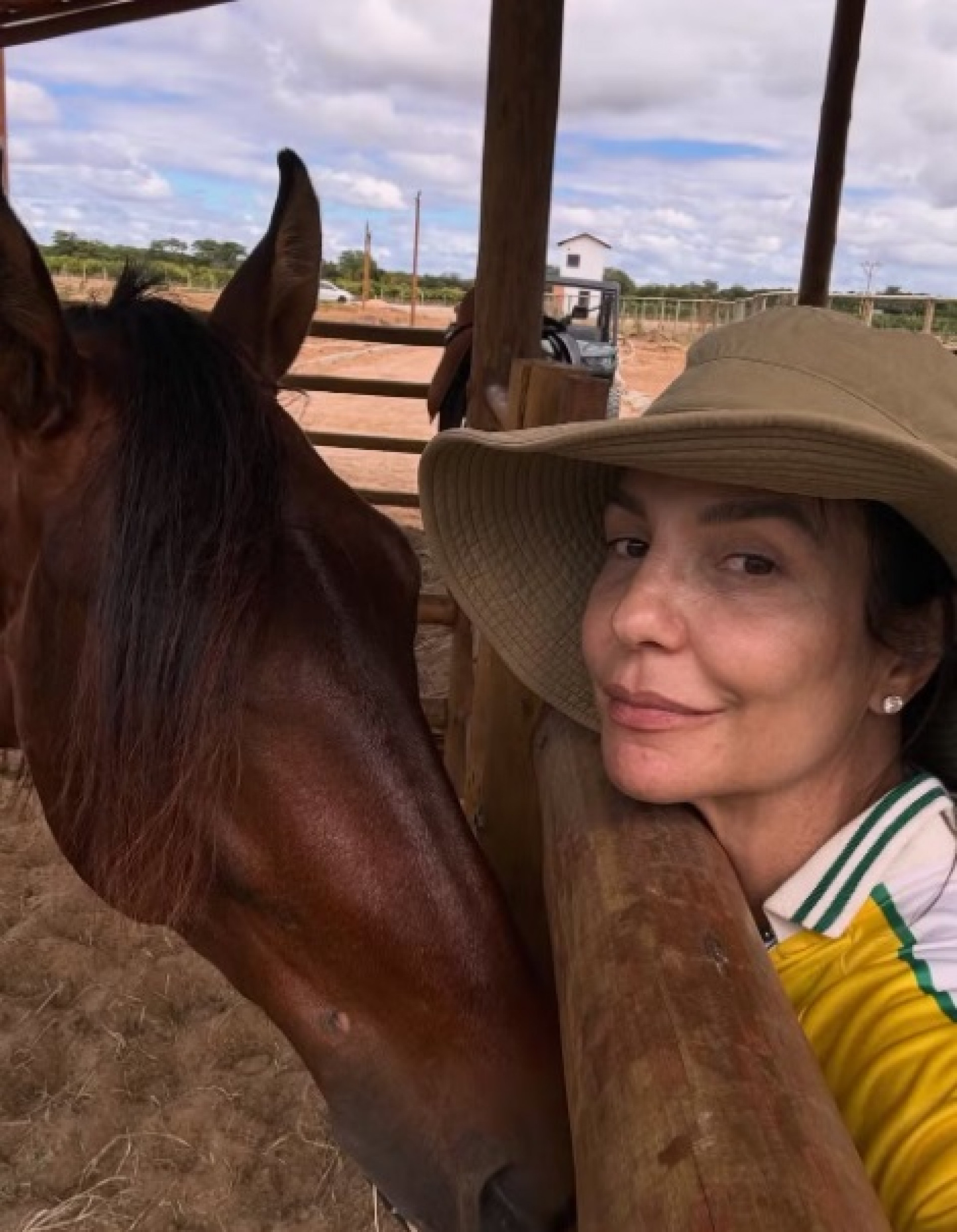 Ivete Sangalo toma banho de rio e capina durante viagem ao sertão - Reprodução Instagram