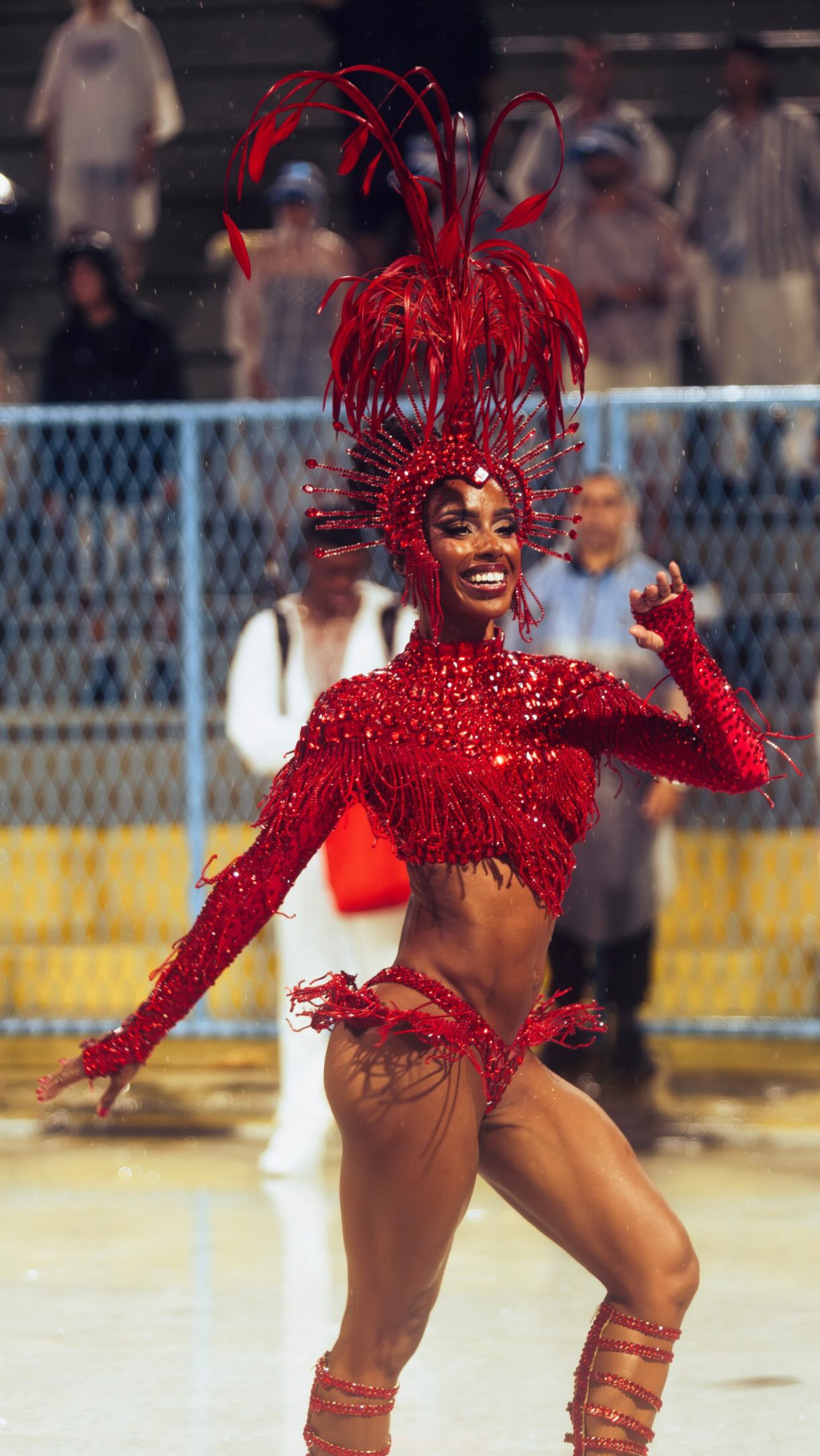 Bellinha Delfim brilhou como musa da Viradouro no &uacute;ltimo desfile