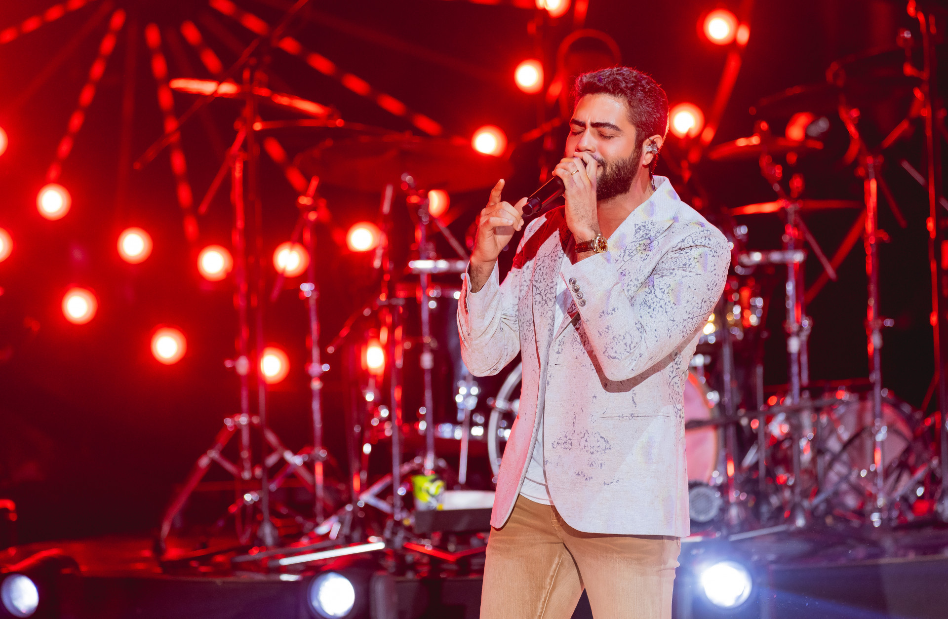 Henrique, da dupla com Juliano, passa por cirurgia e cancela shows