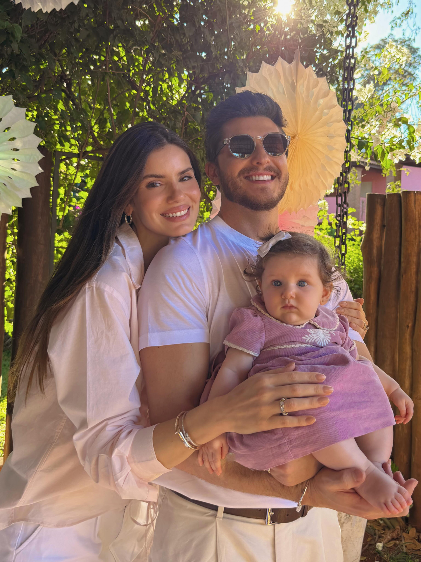 Camila Queiroz celebra aniversário com Klebber Toledo e a filha Clara - Reprodução / Instagram