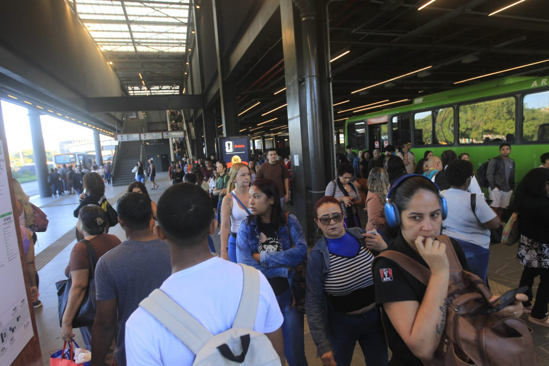 Terceiro dia da greve dos rodoviários registra longas filas no Terminal Gentileza - Reginaldo Pimenta/Agência O DIA