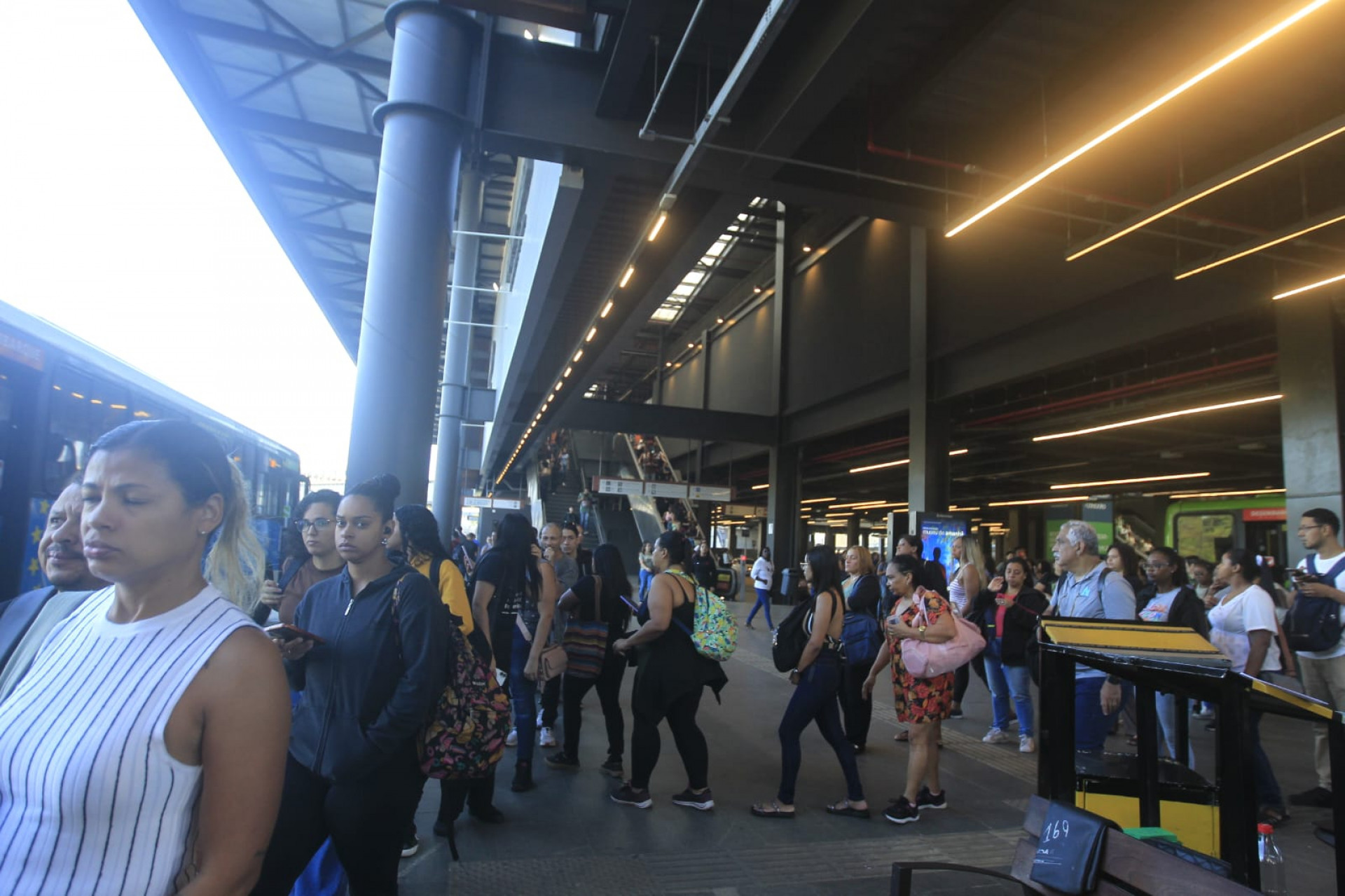 Terceiro dia da greve dos rodoviários registra longas filas no Terminal Gentileza - Reginaldo Pimenta/Agência O DIA