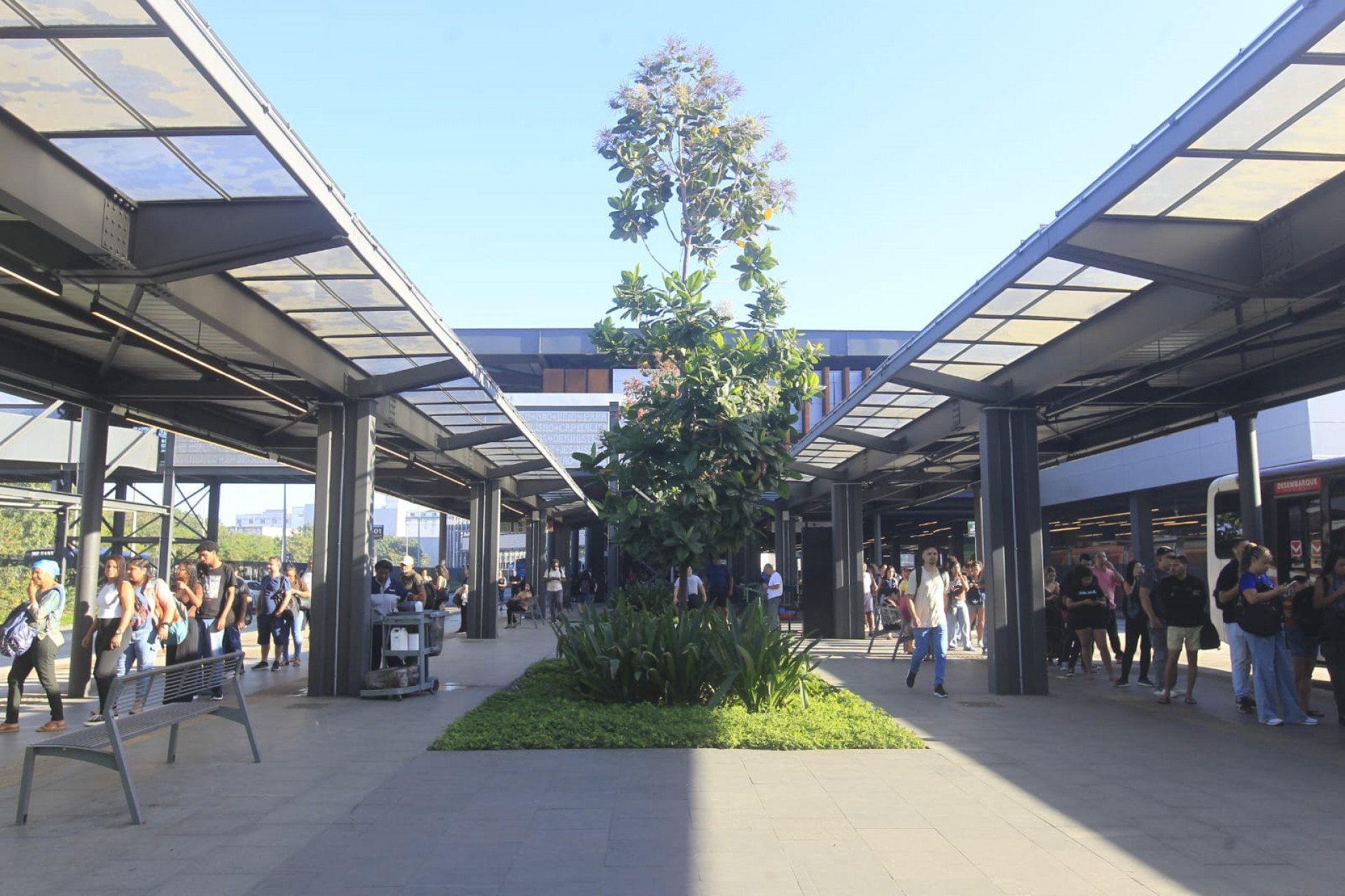 Terceiro dia da greve dos rodoviários registra longas filas no Terminal Gentileza - Reginaldo Pimenta/Agência O DIA