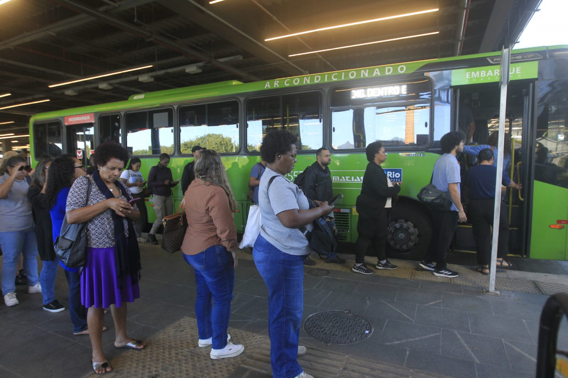 Terceiro dia da greve dos rodoviários registra longas filas no Terminal Gentileza - Reginaldo Pimenta/Agência O DIA