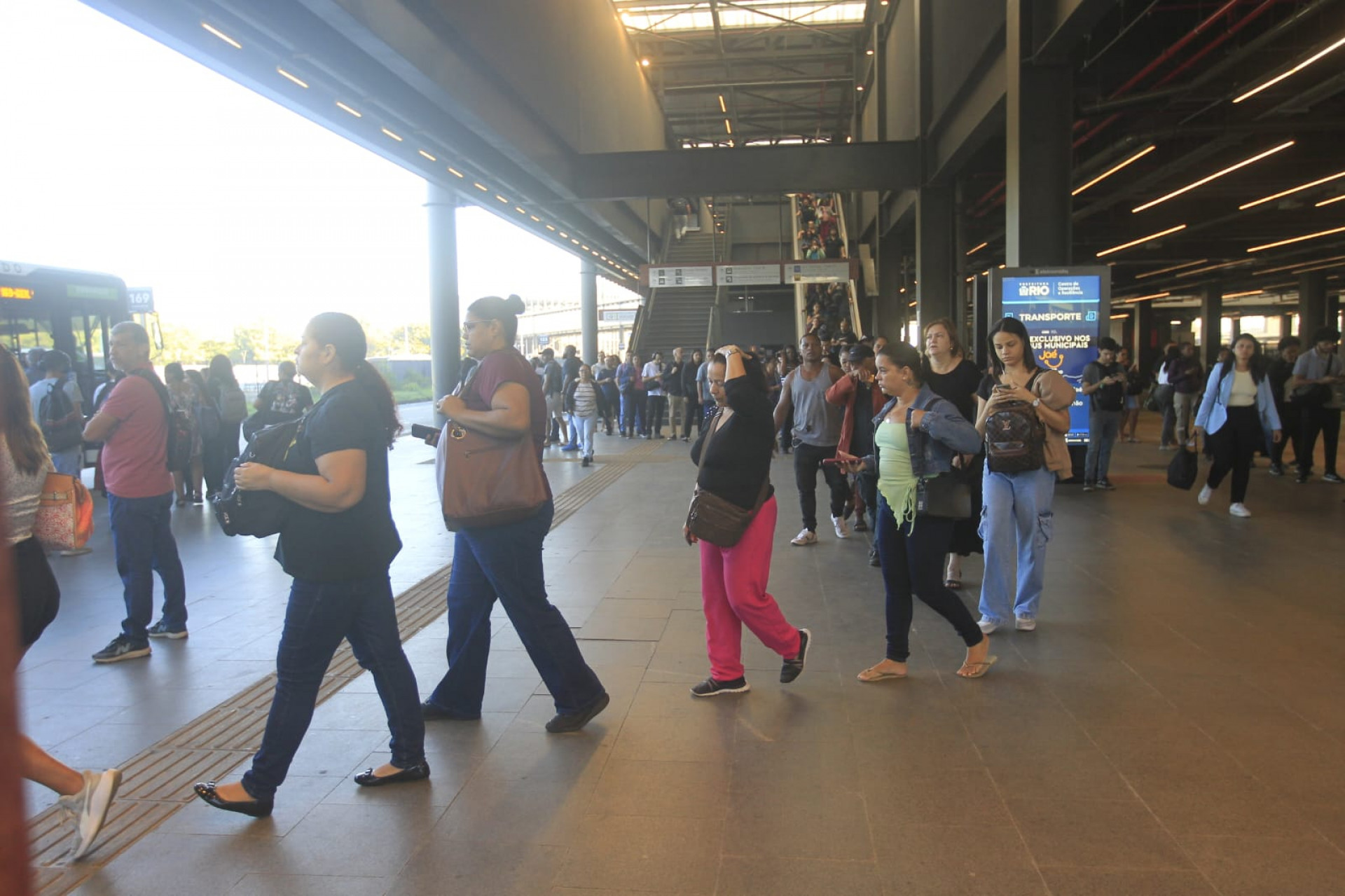 Terceiro dia da greve dos rodoviários registra longas filas no Terminal Gentileza - Reginaldo Pimenta/Agência O DIA