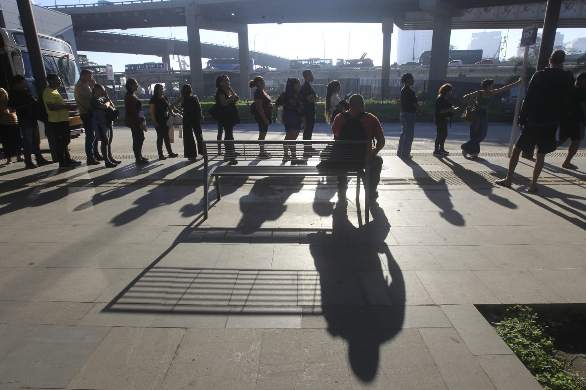 Terceiro dia da greve dos rodoviários registra longas filas no Terminal Gentileza - Reginaldo Pimenta/Agência O DIA