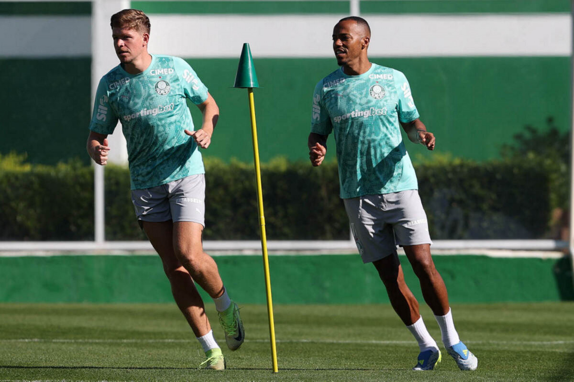 Palmeiras atualiza situa&ccedil;&atilde;o f&iacute;sica de Vitor Roque e v&ecirc; evolu&ccedil;&atilde;o ap&oacute;s cirurgia