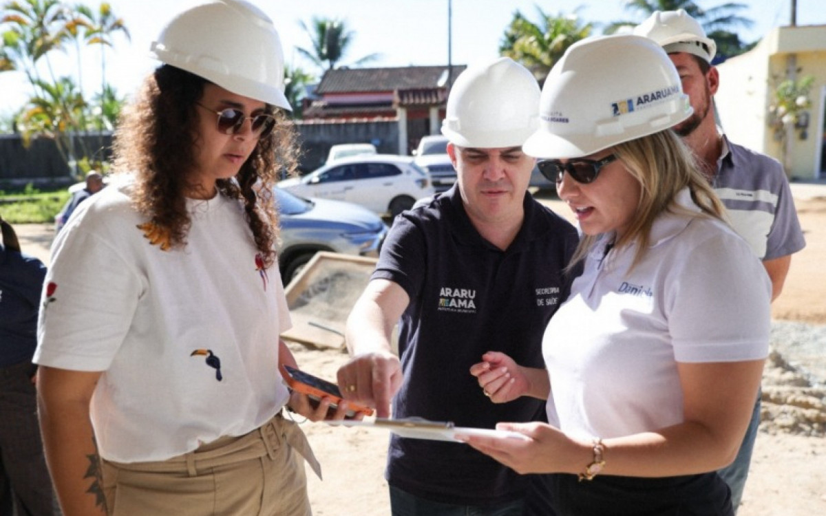 Daniela Soares na obra da Unidade Básica de Saúde de Paracatu