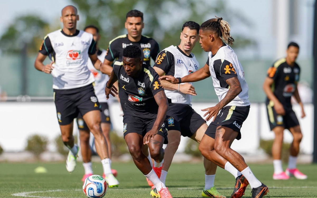 Jogadores em ação durante treino do Brasil, nos Estados Unidos