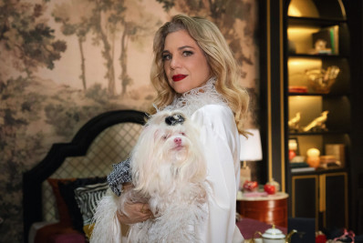 Isabel Teixeira celebra sucesso como vilã em 'Quem Ama Cuida'
