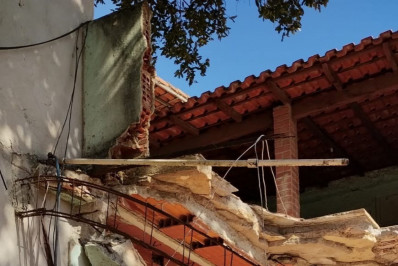 Desabamento em Pedra de Guaratiba: imóvel tem risco iminente de queda
