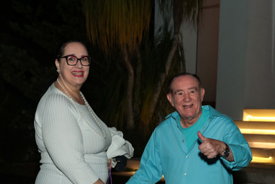 Renato Aragão marca presença em festa junina de Gabi Melim