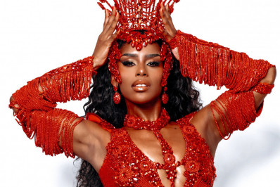 Nova rainha de bateria da Viradouro recebe o carinho dos famosos