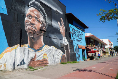Cidade Ilustrada ganha o mundo com painel sobre Vini Jr.