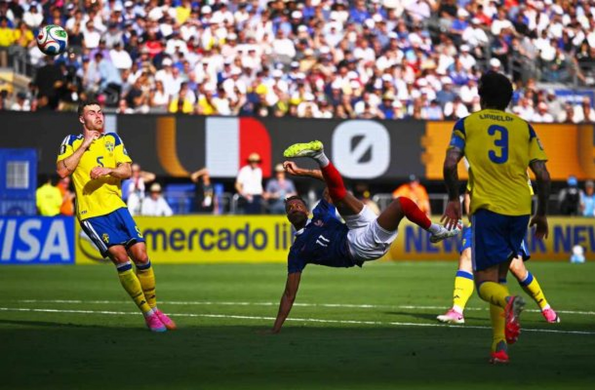 Olise encanta lendas da Fran&ccedil;a e se aproxima de marca hist&oacute;rica na Copa