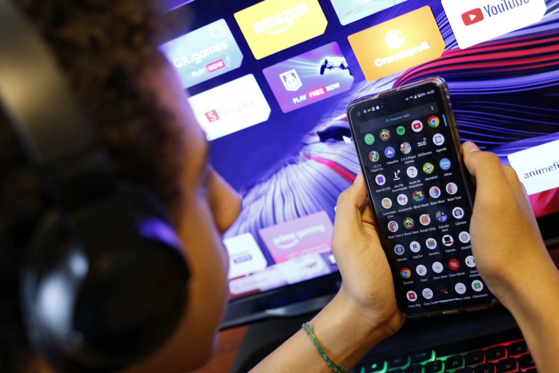 Diminui número de crianças com celular, revela IBGE