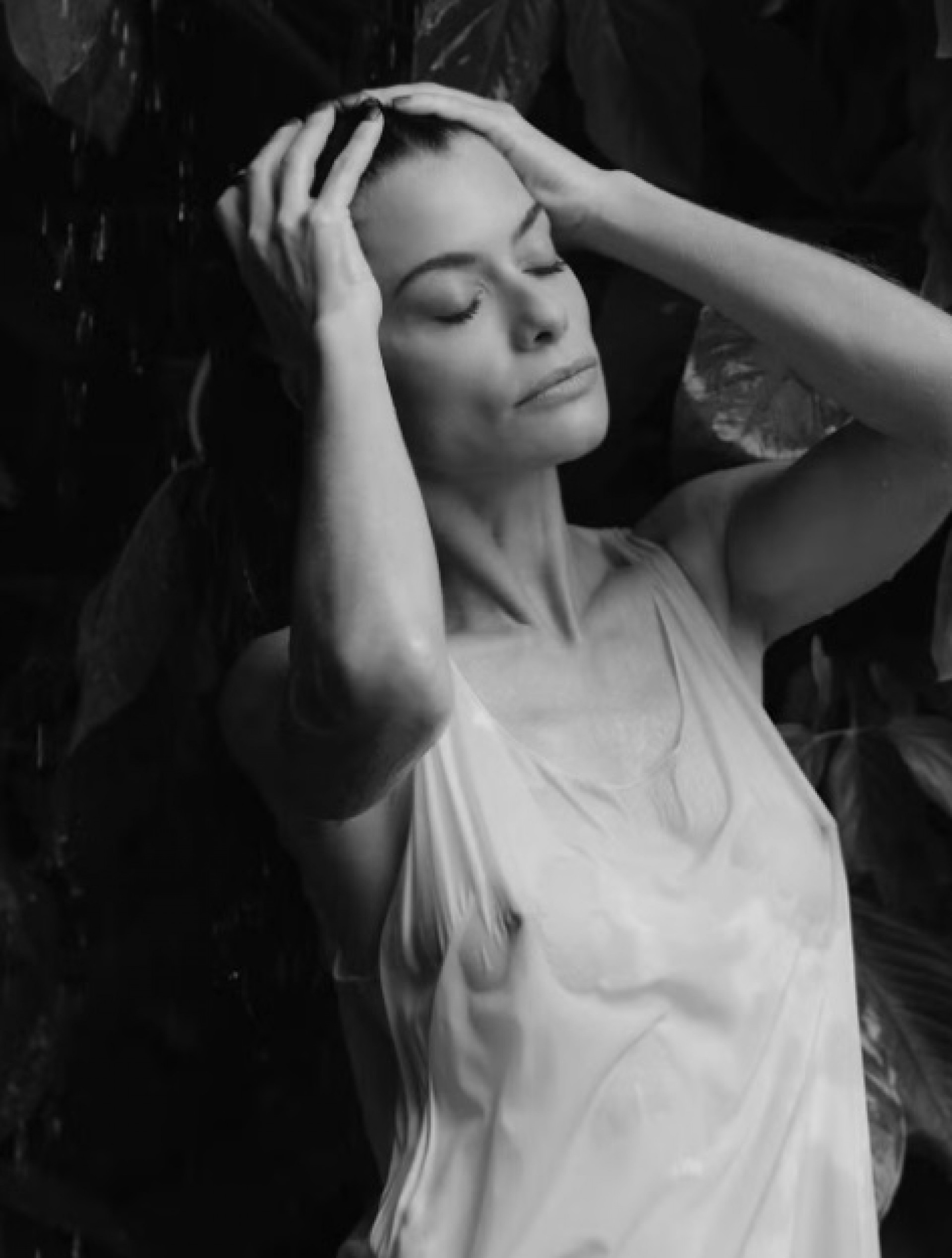 Alinne Moraes aposta em transparência e encanta fãs: 'Deusa' - Reprodução Instagram