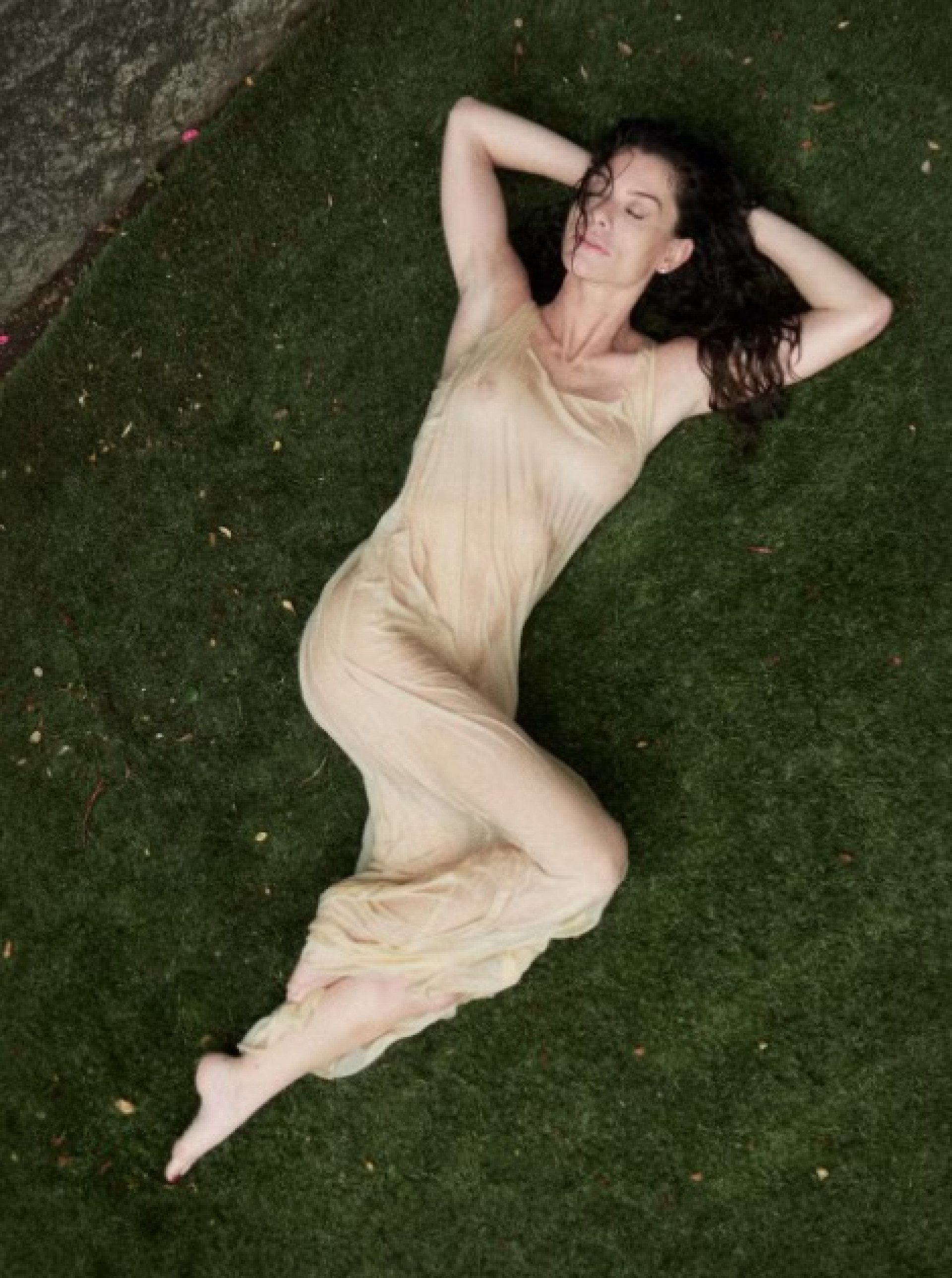 Alinne Moraes aposta em transparência e encanta fãs: 'Deusa' - Reprodução Instagram