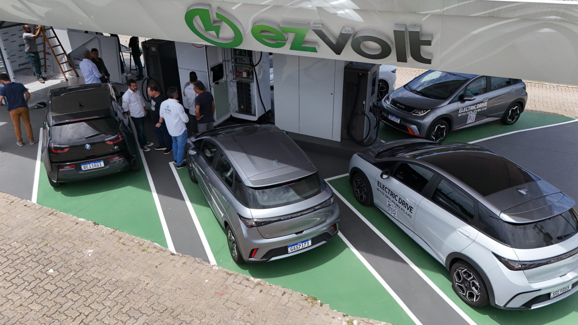 Al&eacute;m de pontos de carregamentos, h&aacute; postos p&uacute;blicos destinados apenas para carros el&eacute;tricos e h&iacute;bridos plug-in - Divulga&ccedil;&atilde;o/Prefeitura do Rio