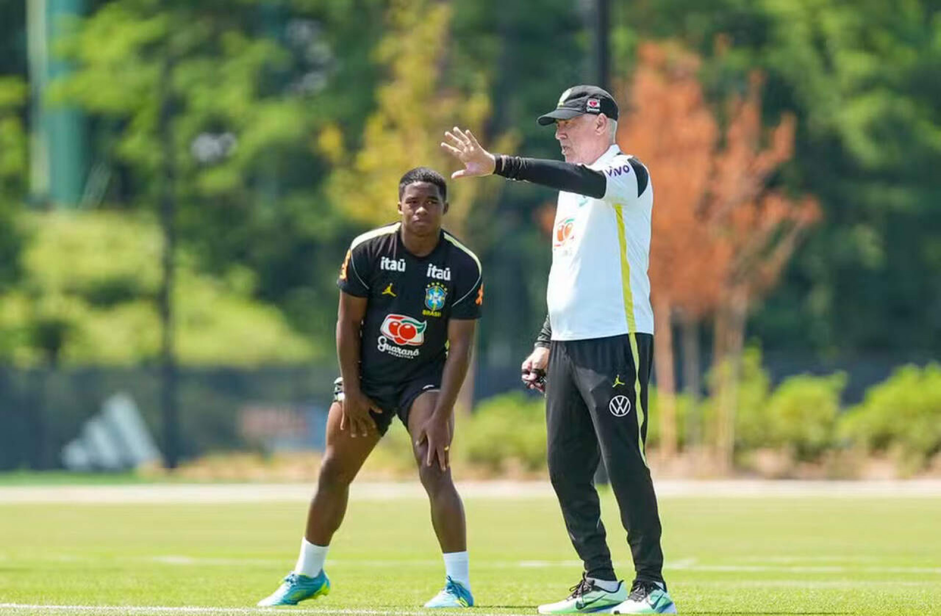 Endrick exalta Ancelotti e revela conselhos de Neymar: “Extraindo o m&aacute;ximo”