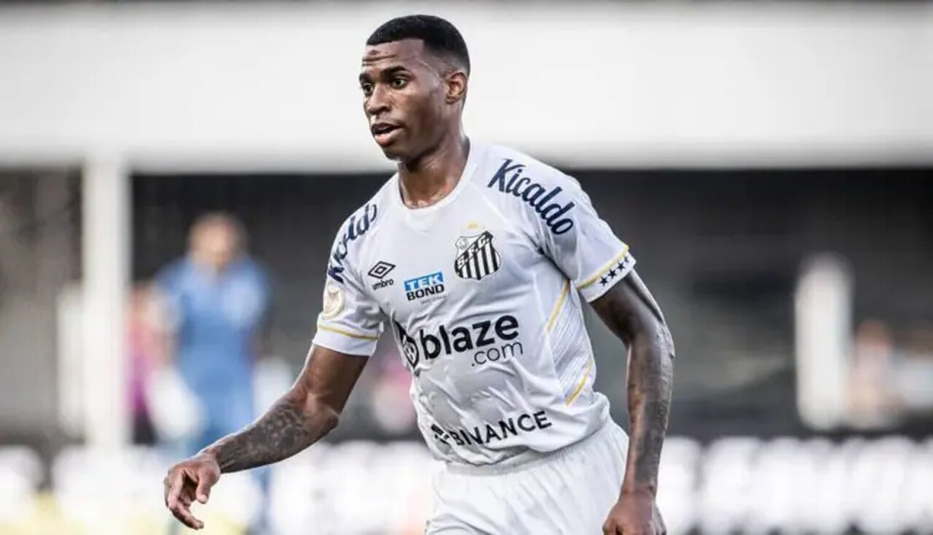 Santos estuda vendas para quitar d&iacute;vida e suspender transfer ban
