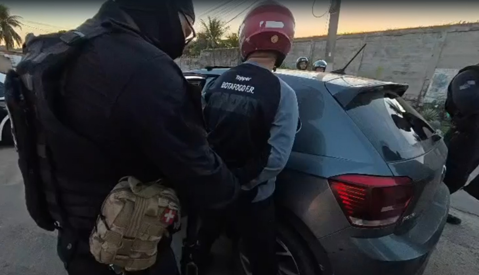 Agentes realizam operação contra milícia atuante na Zona Oeste - Reprodução