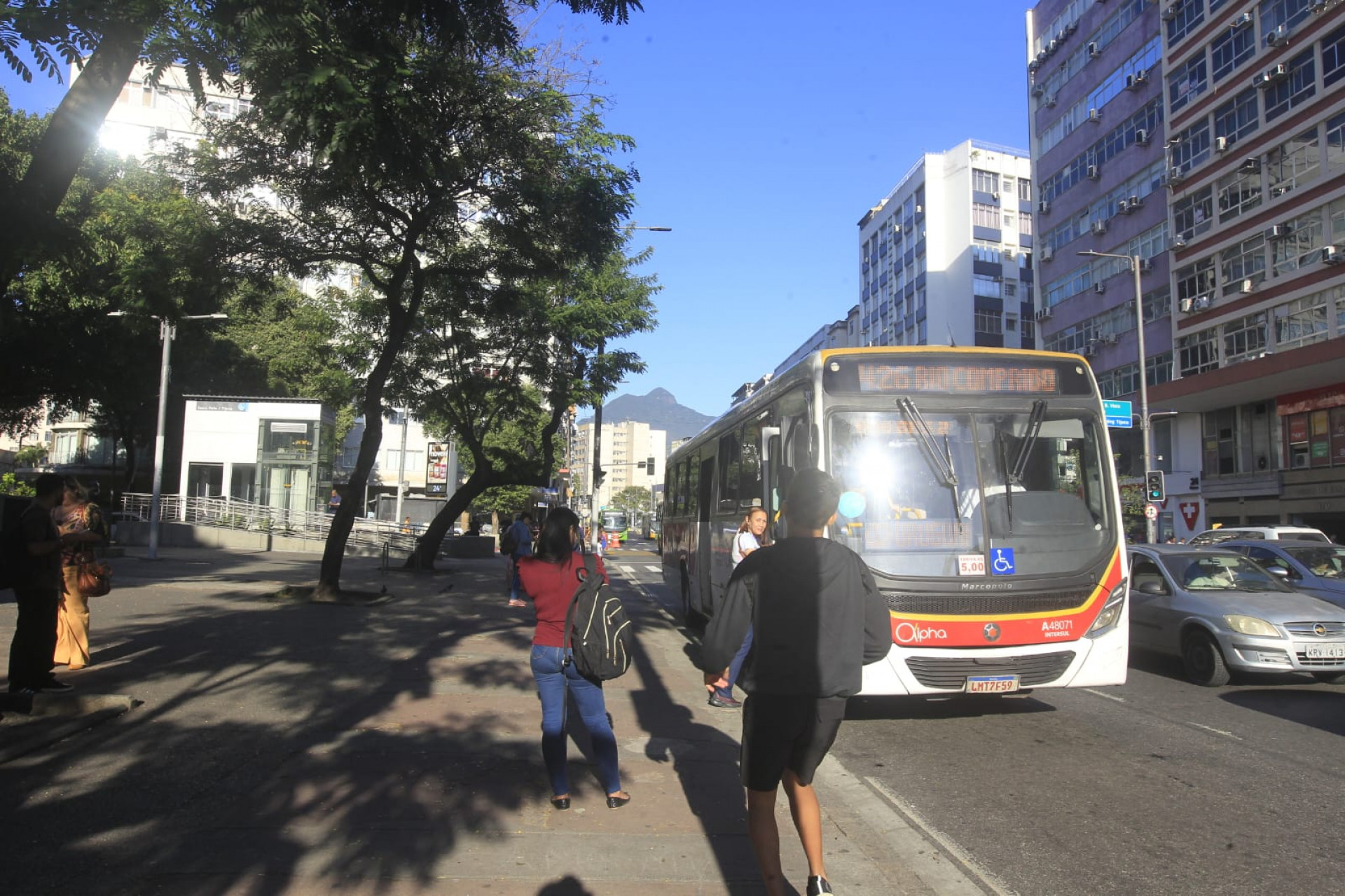 Passageiros de ponto na Praça Sáenz Peña relatam começo de normalidade no serviço de ônibus - Reginaldo Pimenta / Agência O Dia