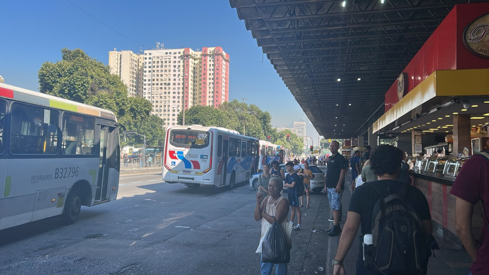 Após rodoviários suspenderem greve, ônibus voltaram a circular nesta quinta-feira (2) - Ana Fernanda Freire / Agência O Dia