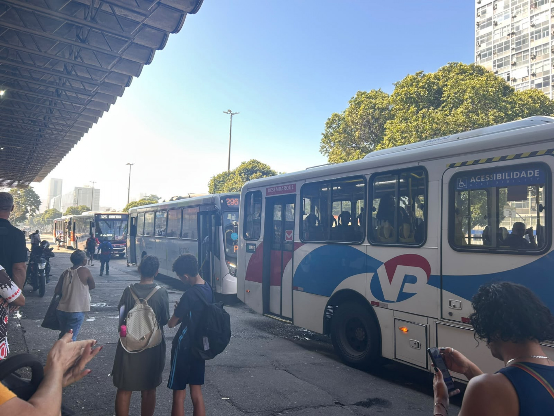 Após rodoviários suspenderem greve, ônibus voltaram a circular nesta quinta-feira (2) - Ana Fernanda Freire / Agência O Dia