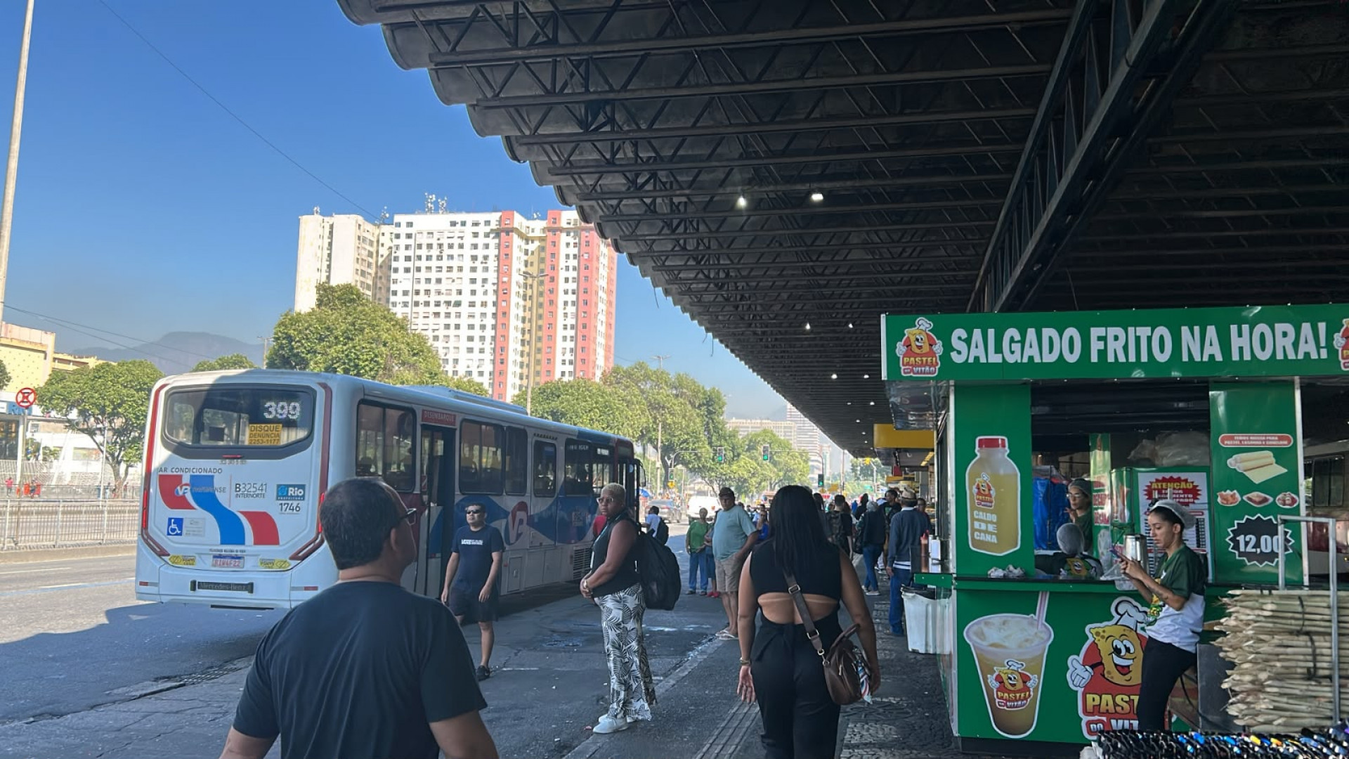 Após rodoviários suspenderem greve, ônibus voltaram a circular nesta quinta-feira (2) - Ana Fernanda Freire / Agência O Dia