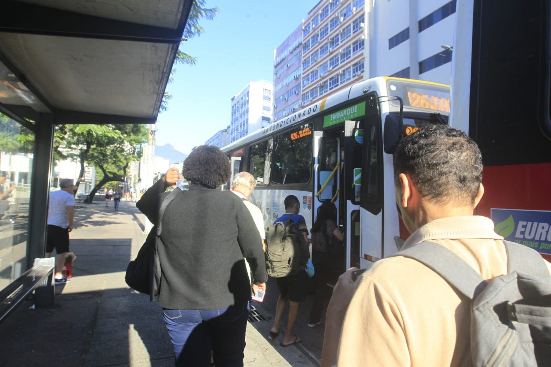 Passageiros de ponto na Praça Sáenz Peña relatam começo de normalidade no serviço de ônibus - Reginaldo Pimenta / Agência O Dia