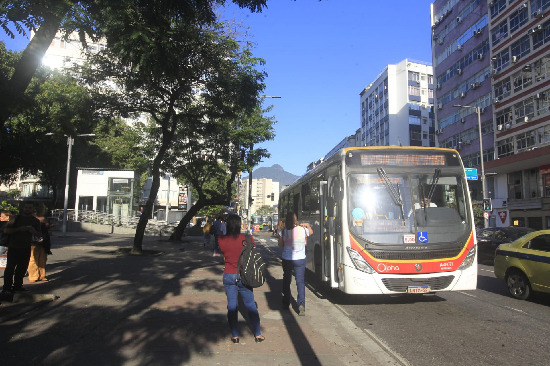 Passageiros de ponto na Praça Sáenz Peña relatam começo de normalidade no serviço de ônibus - Reginaldo Pimenta / Agência O Dia