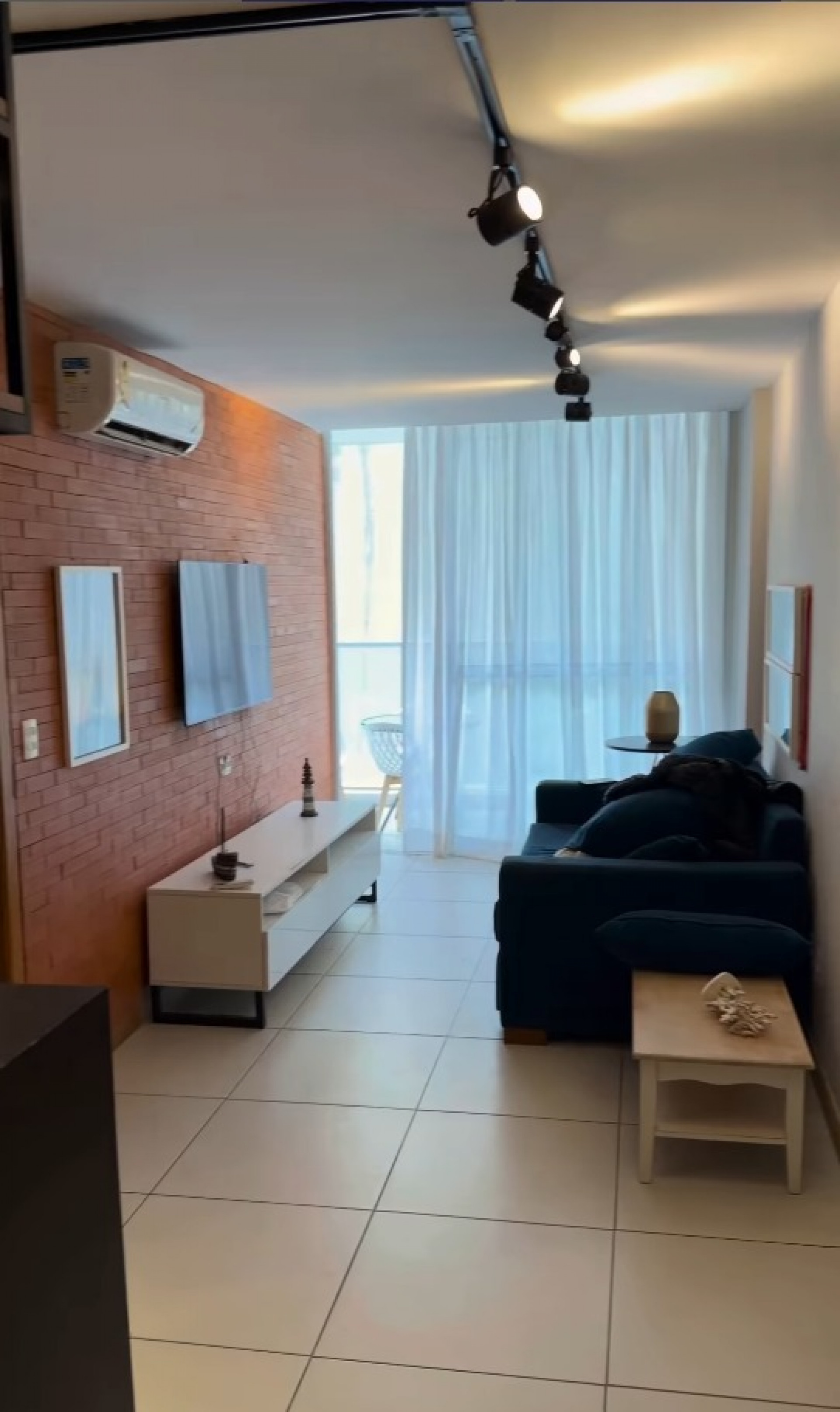Após enfrentar uma crise financeira provocada por um golpe milionário, Junior Caldeirão comprou um apartamento em Salvador, na Barra - Reprodução / Instagram