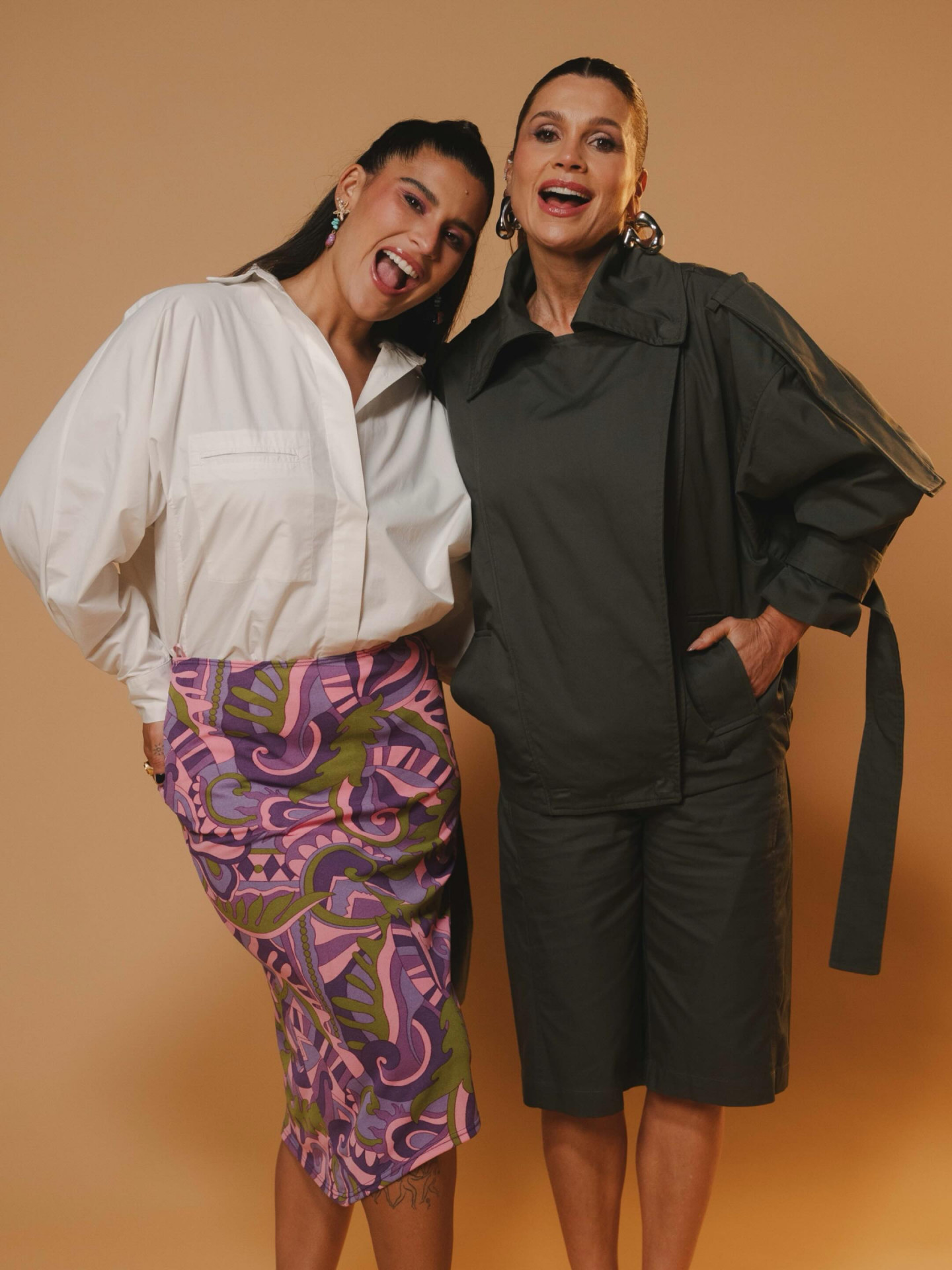Giulia Costa comanda o videocast 'Pé no Sofá Pod' com Flávia Alessandra - Reprodução/Instagram
