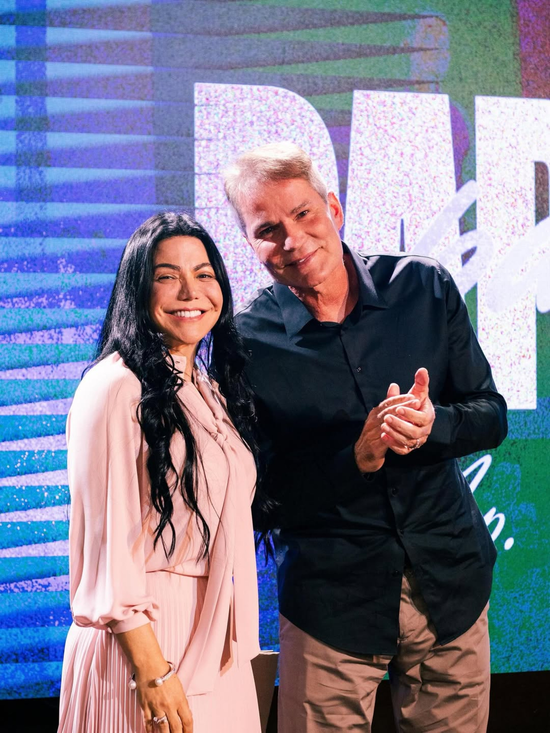 Pastor Márcio Poncio ao lado da mulher, Simone Poncio - Reprodução/Redes sociais