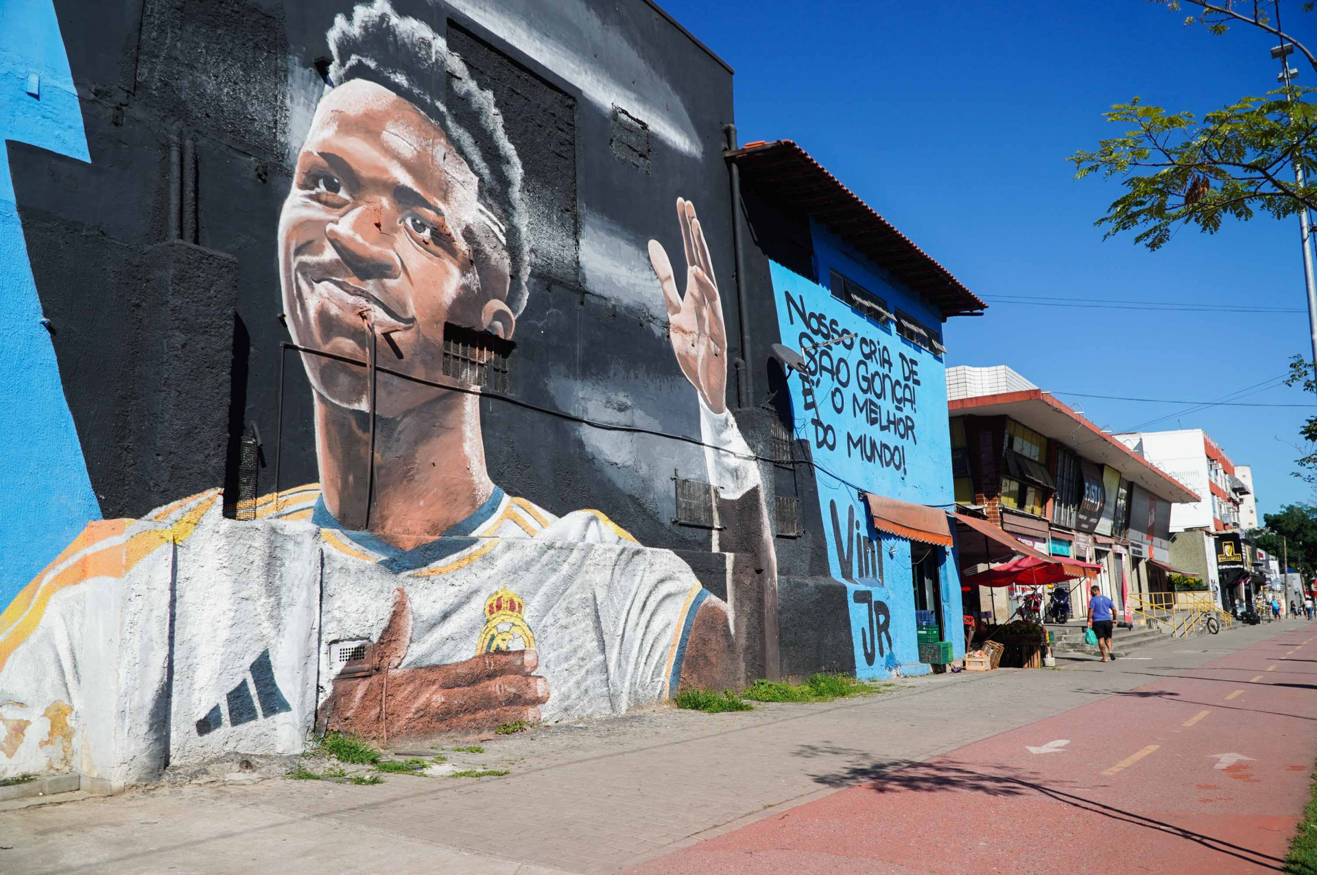 Cidade Ilustrada ganha o mundo com painel sobre Vini Jr.