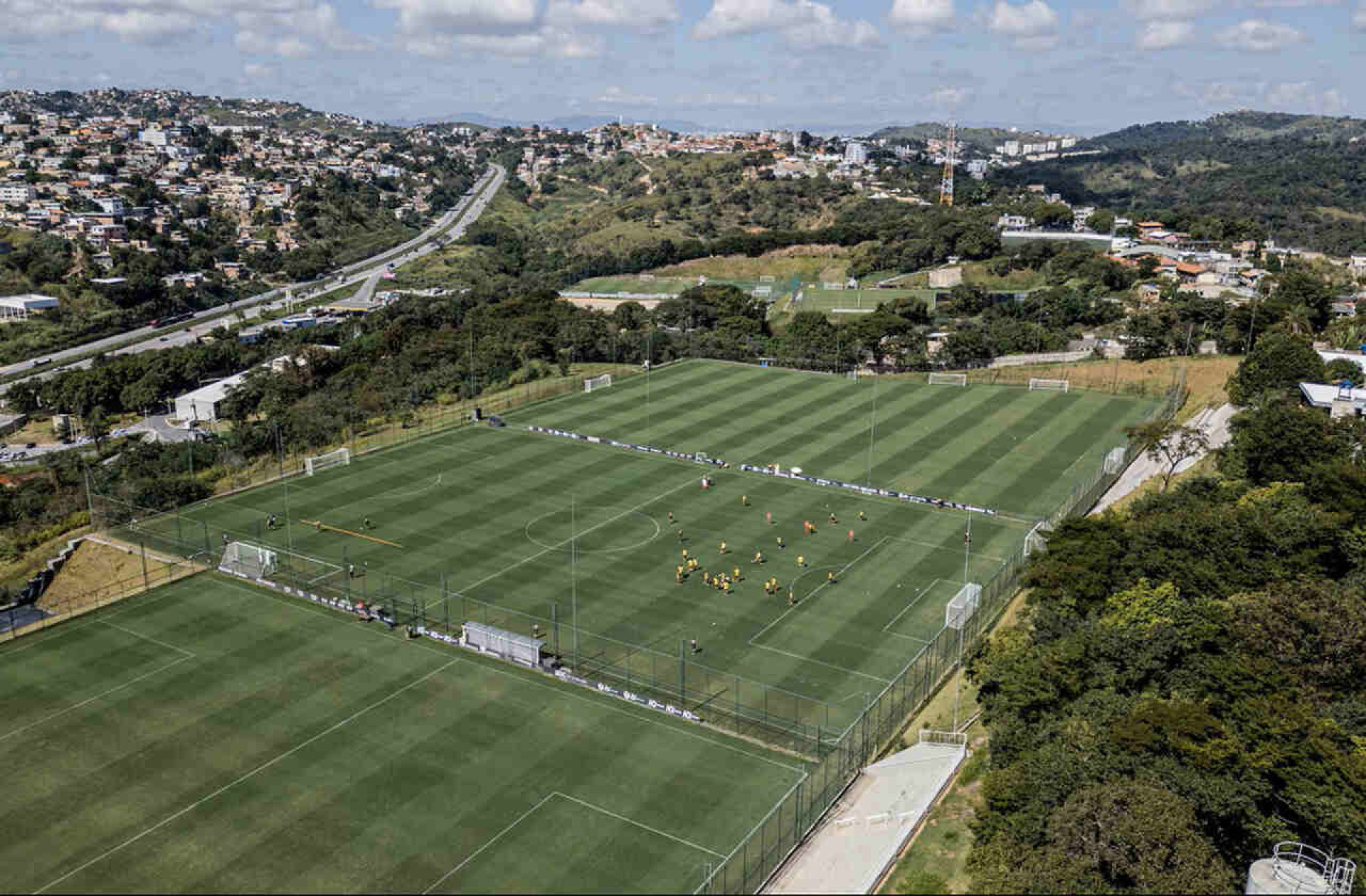 Menin celebra acesso do Sub-20 e manda recado sobre a base do Atl&eacute;tico