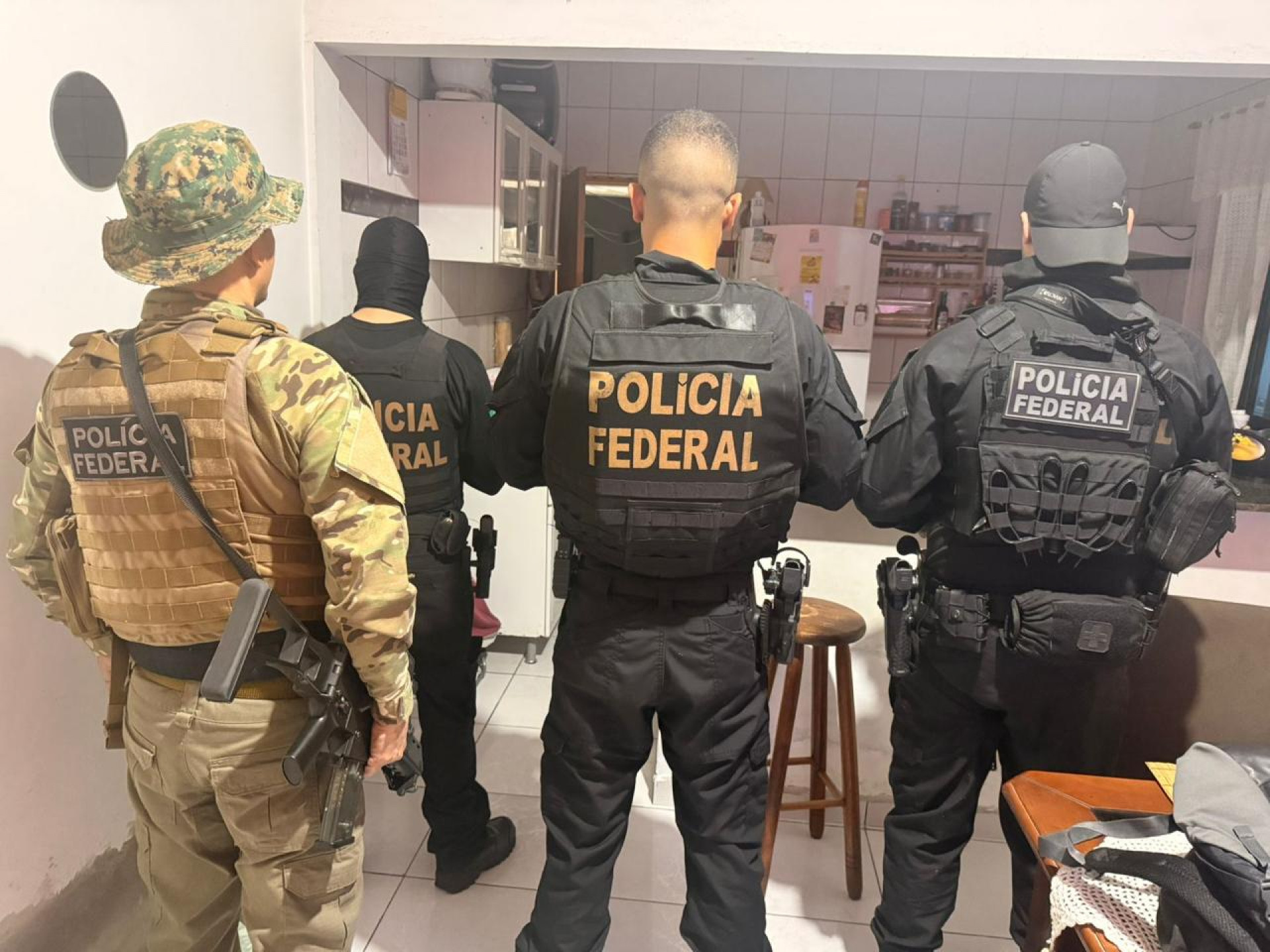 Polícia Federal prendeu três suspeitos por armazenamento de conteúdo de abuso infantil - Divulgação / Polícia Federal