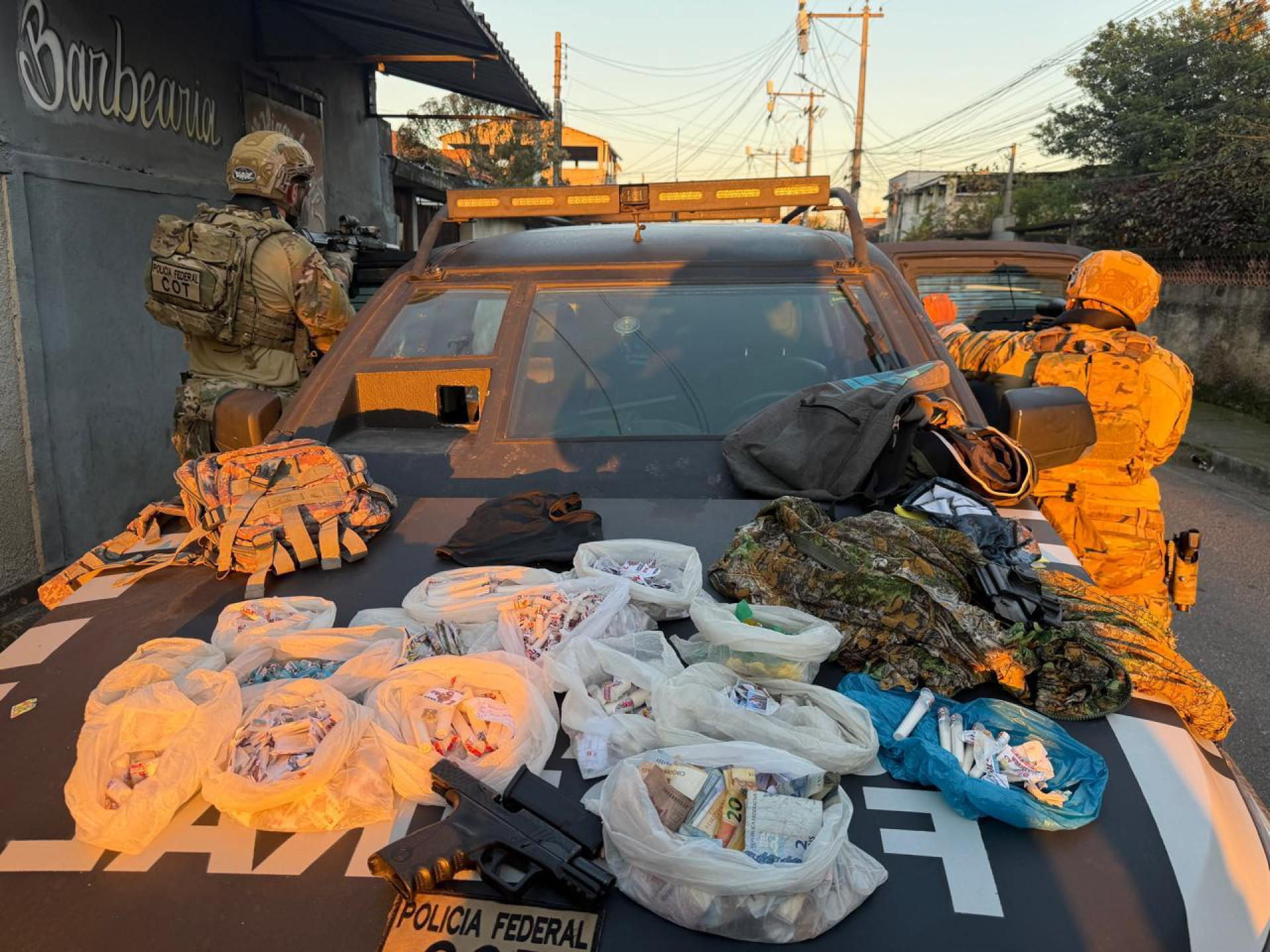 Polícia Federal prendeu dois traficantes em flagrante - Divulgação / Polícia Federal