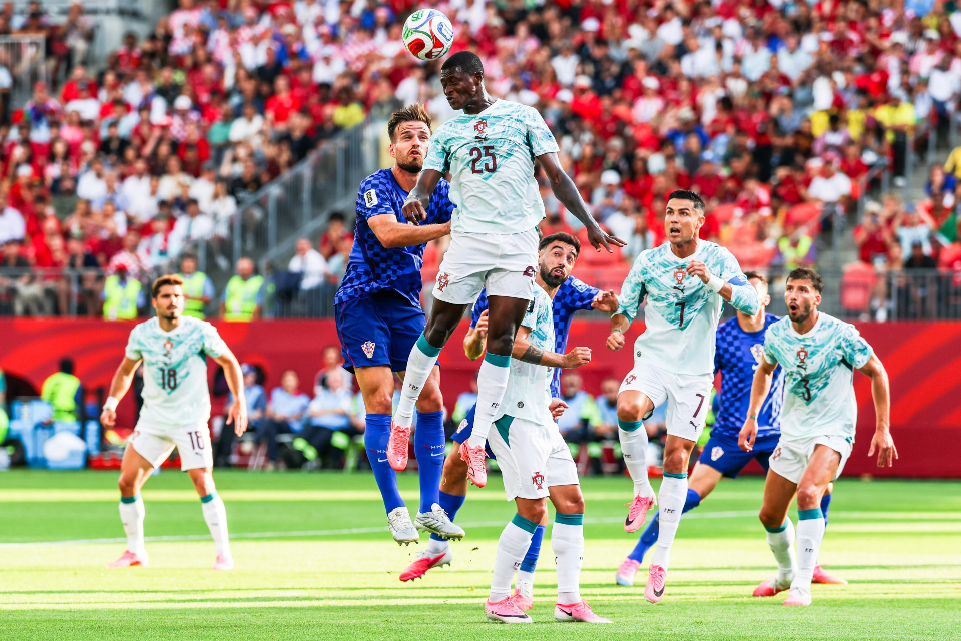 Portugal enfrentou a Croácia na segunda fase da Copa do Mundo - Willian Volcov/Parceiro/Agência O Dia