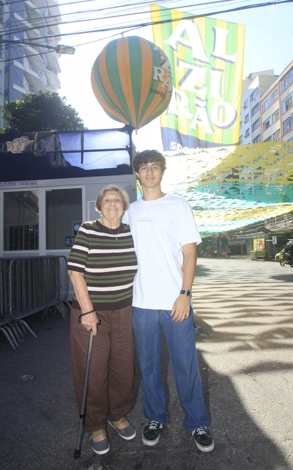 Romilda e Rafael frequentam juntos o Alzirão e compartilham da mesma paixão pelo futebol - Reginaldo Pimenta/Agência O DIA