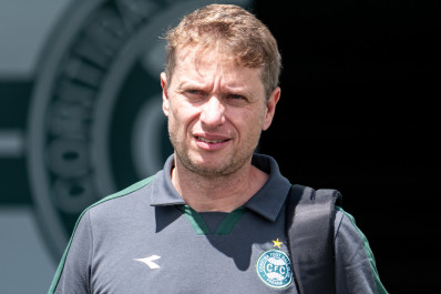Forma de pagamento da multa atrasa anúncio de novo treinador do Vasco