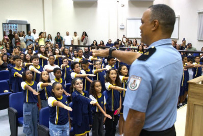 Proerd forma nova geração de estudantes em Rio das Ostras com lições que vão muito além da sala de aula