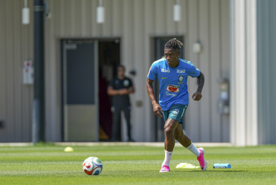 Com futuro incerto, Danilo ganha folga antes de voltar ao Botafogo