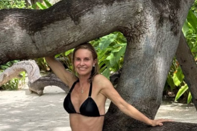 Paula Burlamaqui exibe beleza natural aos 59 anos: 'Gratidão'